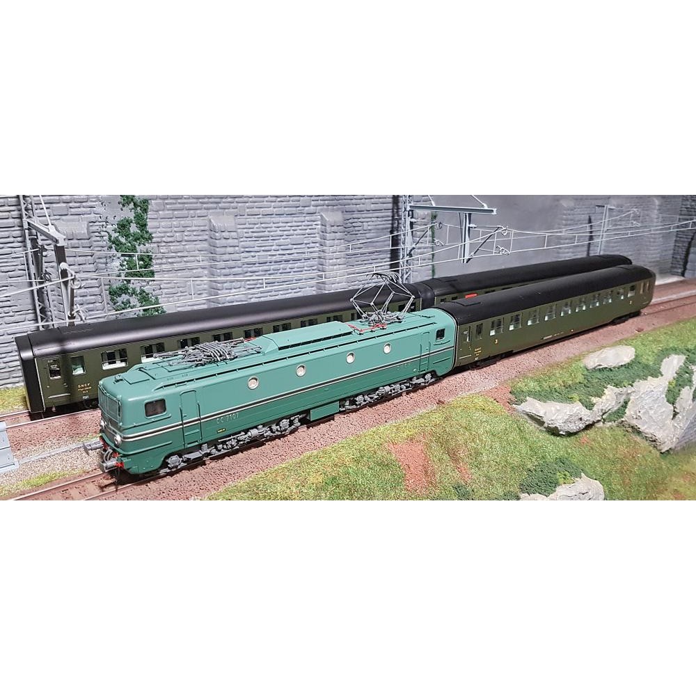 Ree Modeles CM 004 Rame locomotive CC 7107, record du monde 1955 + 3 voitures U46 C10 carénées Ree Modeles CM-004 - 1