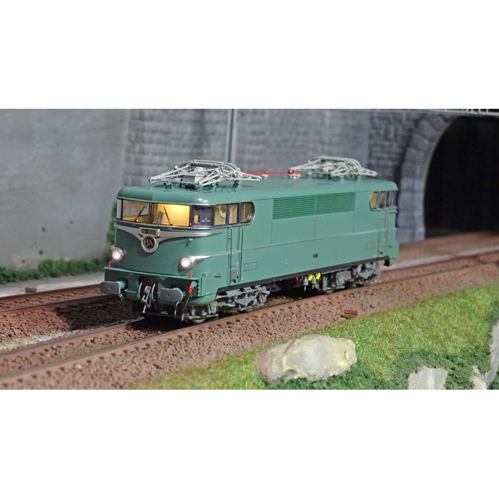 Ree Modeles MB080.S Locomotive électrique BB 9262, origine verte Sud-Ouest, dépôt Paris SO, sonore, panthos motorisés Ree Modele