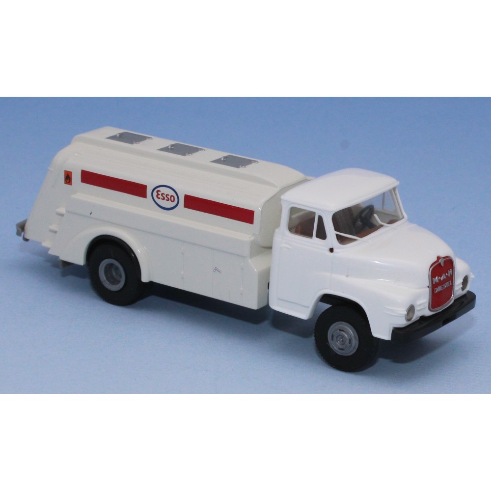 Brekina 45049 Camion MAN 635 citerne, "ESSO" Sai Sai_45049 - 1 Brekina 45049 Camion MAN 635 citerne, "ESSO" Sai Sai_45049 - 1