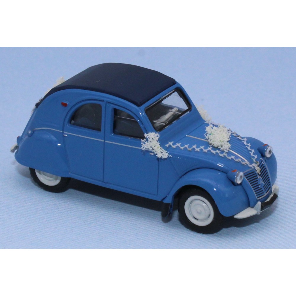 SAI 6025 Citroën 2 CV 1958, AZLP 1958, bleu glacier, capote fermée, "voiture des mariés avec fleurs" Sai Sai_6025 - 1
