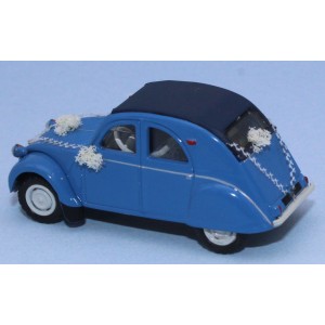SAI 6025 Citroën 2 CV 1958, AZLP 1958, bleu glacier, capote fermée, "voiture des mariés avec fleurs" Sai Sai_6025 - 2