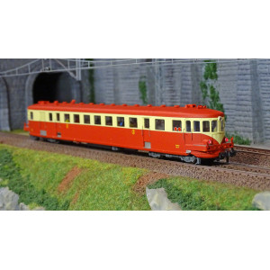 Mistral 21-05-G003 Autorail diesel X 3715, Rouge / Crème, Toit rouge, Metz-Sablon, SNCF, digital sonore Mistral Train Models Mis