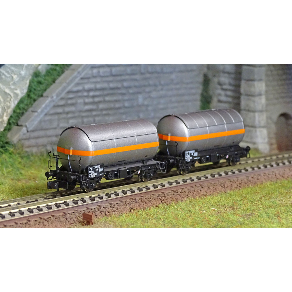 Arnold HN6525 Set de 2 wagons citernes gaz, SNCF, livrée gris avec bande orange, échelle N Arnold HN6525 - 1