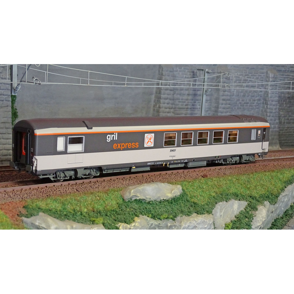 LS Models 40156.1 Voiture Corail, Grill Express, Logo encadré, SNCF, Série spéciale PIRATA Ls models Lsm_40156.1 - 1 LS Models 40156.1 Voiture Corail, Grill Express, Logo encadré, SNCF, Série spéciale PIRATA Ls models Lsm_40156.1 - 1
