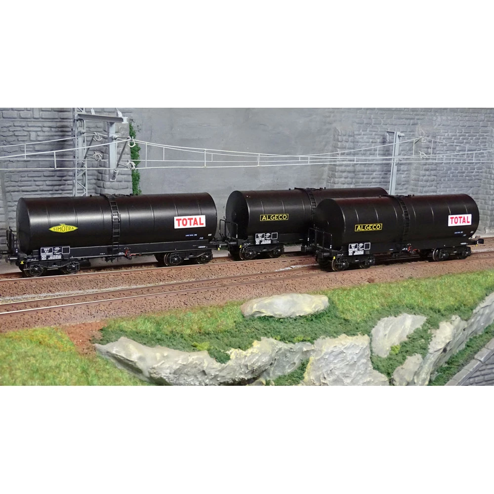 Ree modeles WB664 Set de 3 wagons citerne FAUVET-GIREL, bogies Y 23, TOTAL Ree Modeles WB-664 - 1 Ree modeles WB664 Set de 3 wagons citerne FAUVET-GIREL, bogies Y 23, TOTAL Ree Modeles WB-664 - 1