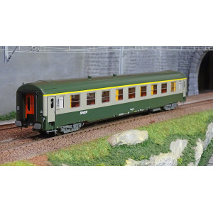 Ree Modeles VB307 Voiture voyageurs UIC A9, vert 302/gris 804, logo nouille, SNCF Ree Modeles VB-307 - 1