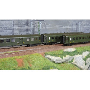 Ree Modeles VB382 Set de 3 voitures voyageurs OCEM RA Courte, SNCF, B4D / B9 Toit Vert, ep. III Ree Modeles VB-382 - 1