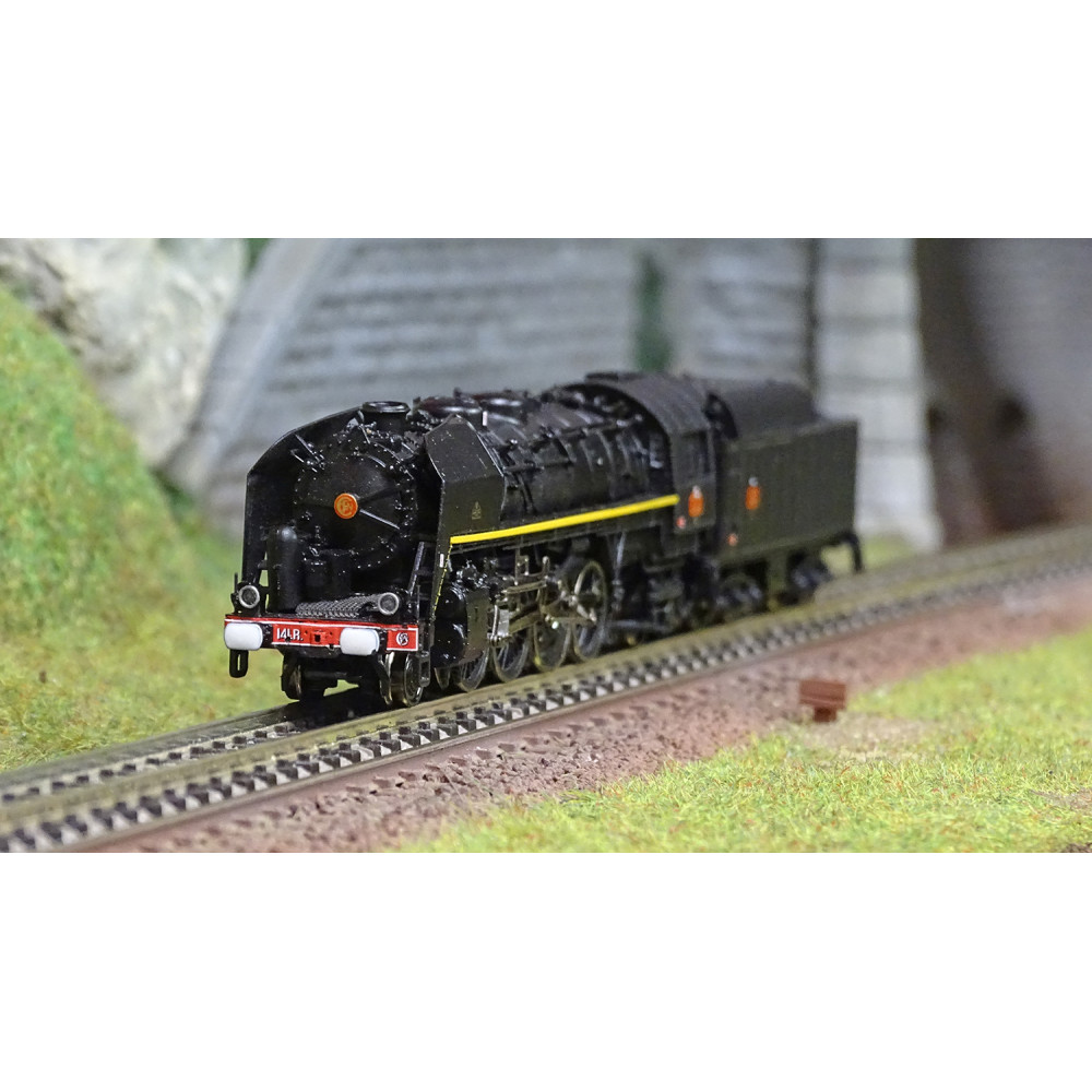 Arnold HN2484 Locomotive vapeur 141 R 840, SNCF, roues mixtes, livrée noire, ligne jaune Arnold HN2484 - 1