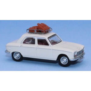 SAI 1722 Peugeot 204, blanc Courchevel, galerie de toit et 2 valises Sai Sai_1722 - 1