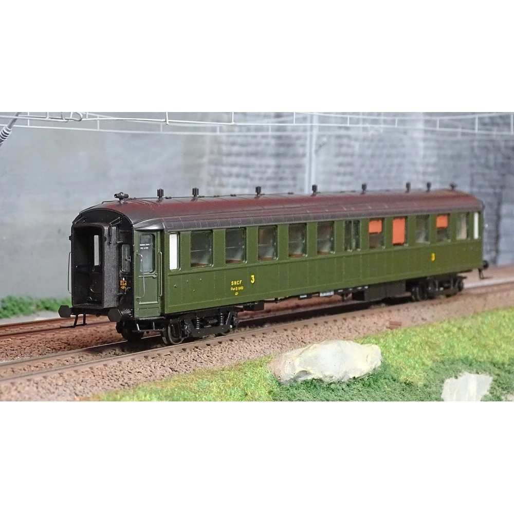 Ree Modeles VB369 Voiture Bacalan 3ème classe C11myfi, SNCF, toit noir Ree Modeles VB-369 - 1 Ree Modeles VB369 Voiture Bacalan 3ème classe C11myfi, SNCF, toit noir Ree Modeles VB-369 - 1
