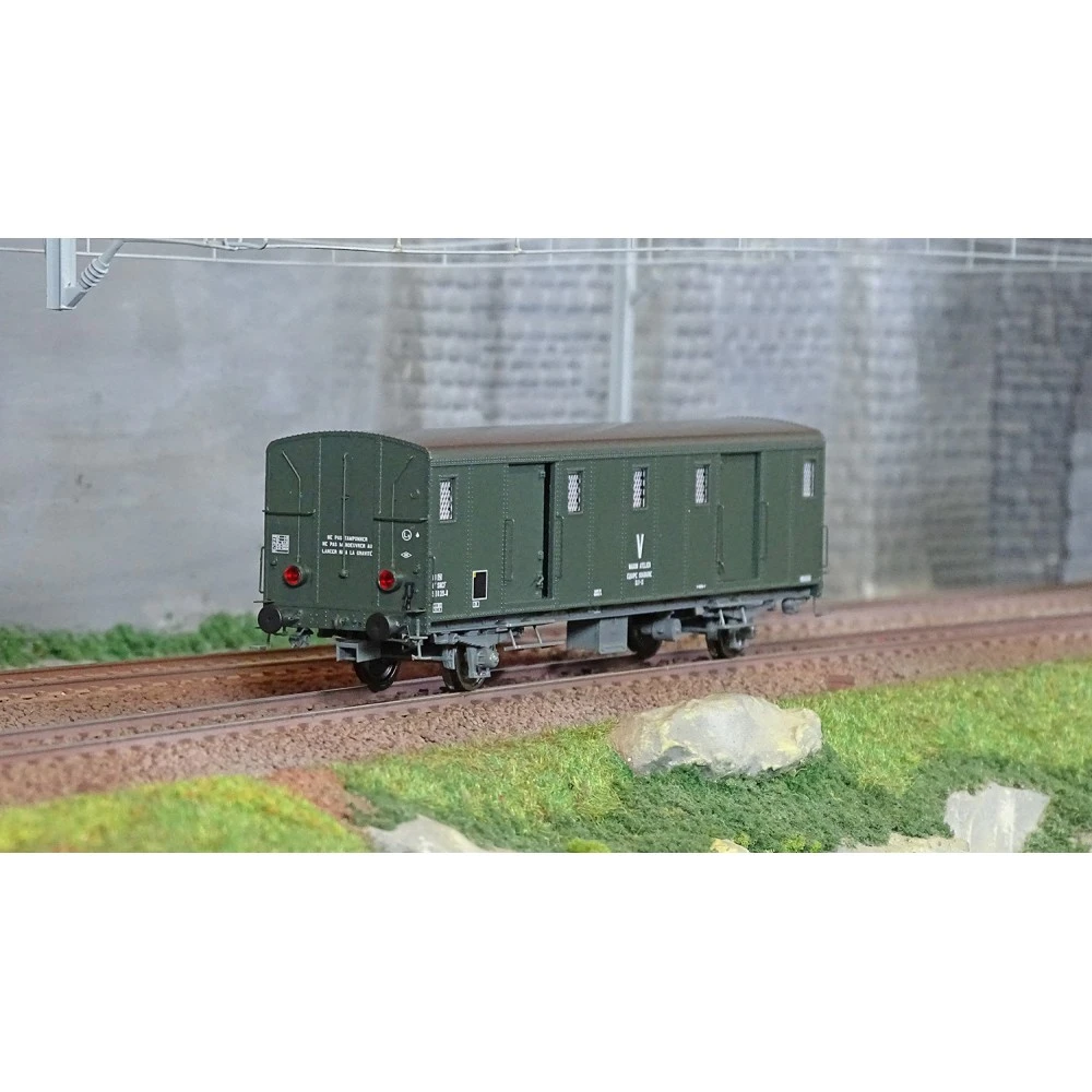 Ree Modeles VB 117 Voiture fourgon OCEM 30, toit lisse, SNCF, wagon atelier, feux Ree Modeles VB-117 - 1 Ree Modeles VB 117 Voiture fourgon OCEM 30, toit lisse, SNCF, wagon atelier, feux Ree Modeles VB-117 - 1