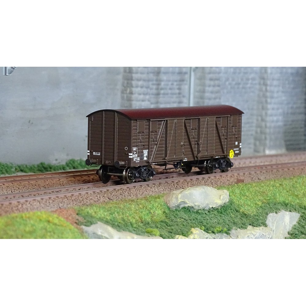 Ree Modeles WB780 Wagon TP Couvert, 4 portes, brun, SNCF, ep. IIIb Ree Modeles WB-780 - 1