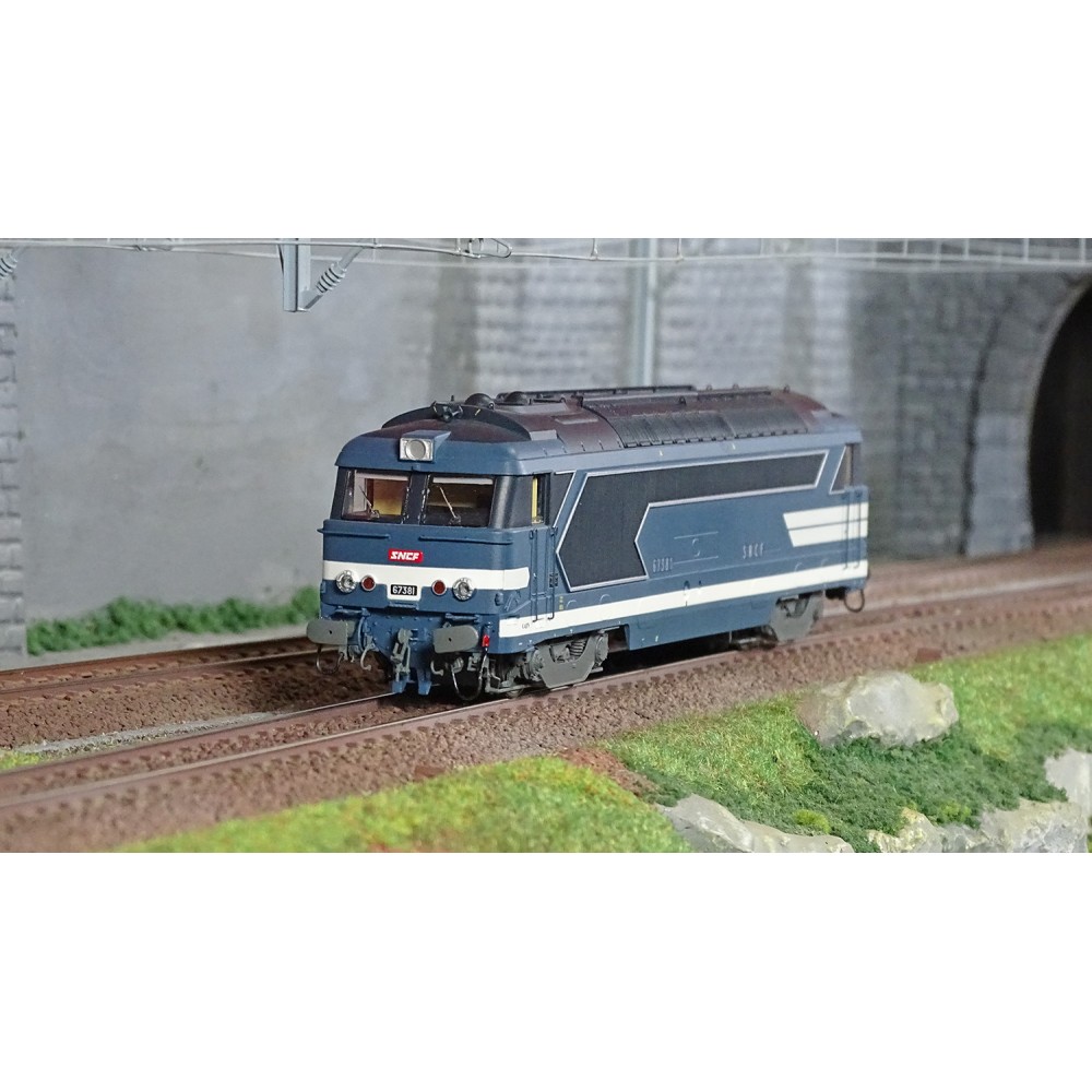 Ree Modeles MB151.S Locomotive diesel BB 67381, Livrée Bleue, SNCF, dépôt Caen, digital sonore, fumée Ree Modeles MB-151.S - 1