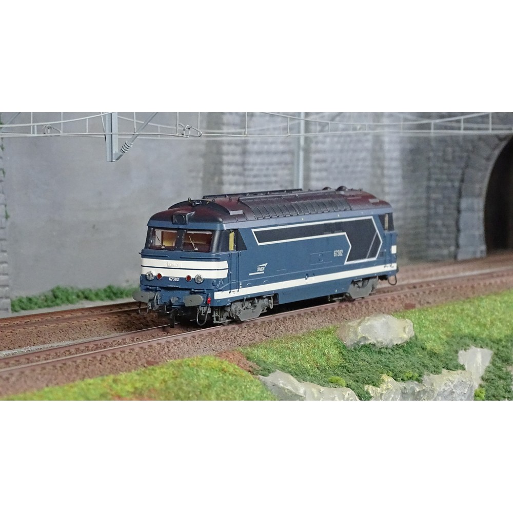 Ree Modeles MB152 Locomotive diesel BB 67382, Livrée Bleue moderne, logo casquette, SNCF, dépôt Tours Ree Modeles MB-152 - 1
