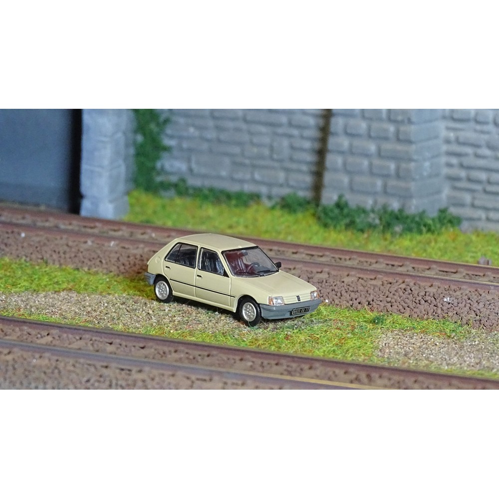 Ree Modeles CB150 Voiture Peugeot 205 GE, Beige "Antilope" Ree Modeles CB-150 - 1