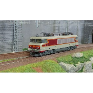 Locomotive électrique CC 21004, livrée argent, époque IV SNCF
