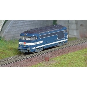 REE Modeles NW322S Locomotive diesel BB 67037, livrée bleue à plaques, dépôt Nîmes, digitale sonore Ree Modeles NW-322.S - 1