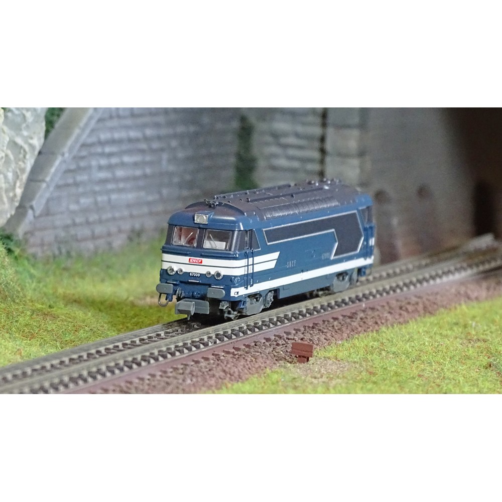 REE Modeles NW323 Locomotive diesel BB 67009, livrée bleue à plaques, dépôt Nevers Ree Modeles NW-323 - 1