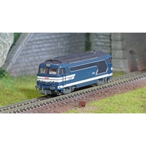 REE Modeles NW324 Locomotive diesel BB 67002, livrée bleue logo Nouilles, dépôt Avignon Ree Modeles NW-324 - 1