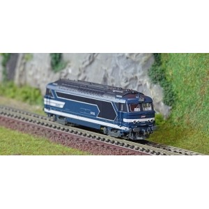 REE Modeles NW324S Locomotive diesel BB 67002, livrée bleue logo Nouilles, dépôt Avignon, digitale sonore Ree Modeles NW-324.S -