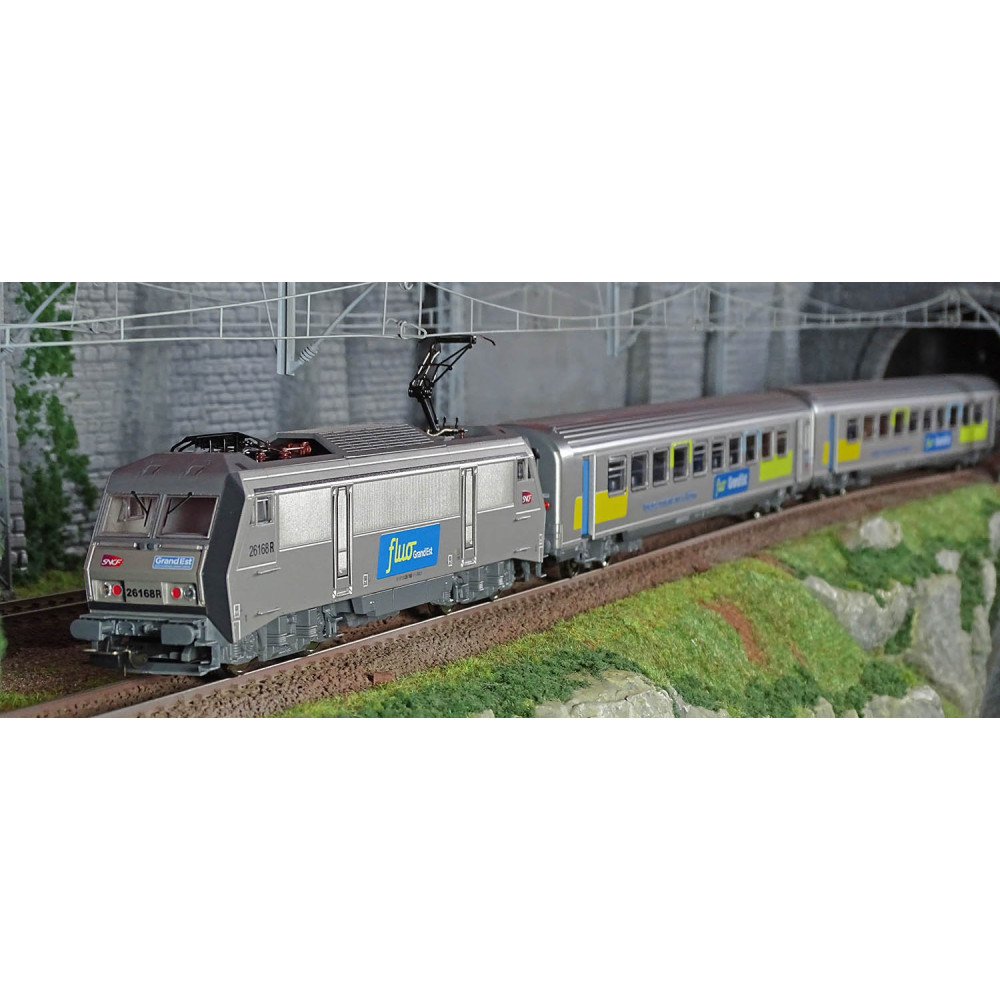 Piko 97949 Coffret de départ analogique locomotive BB 26000 Grand Est, SNCF et 2 voitures voyageurs Piko Piko_97949 - 1 Piko 97949 Coffret de départ analogique locomotive BB 26000 Grand Est, SNCF et 2 voitures voyageurs Piko Piko_97949 - 1