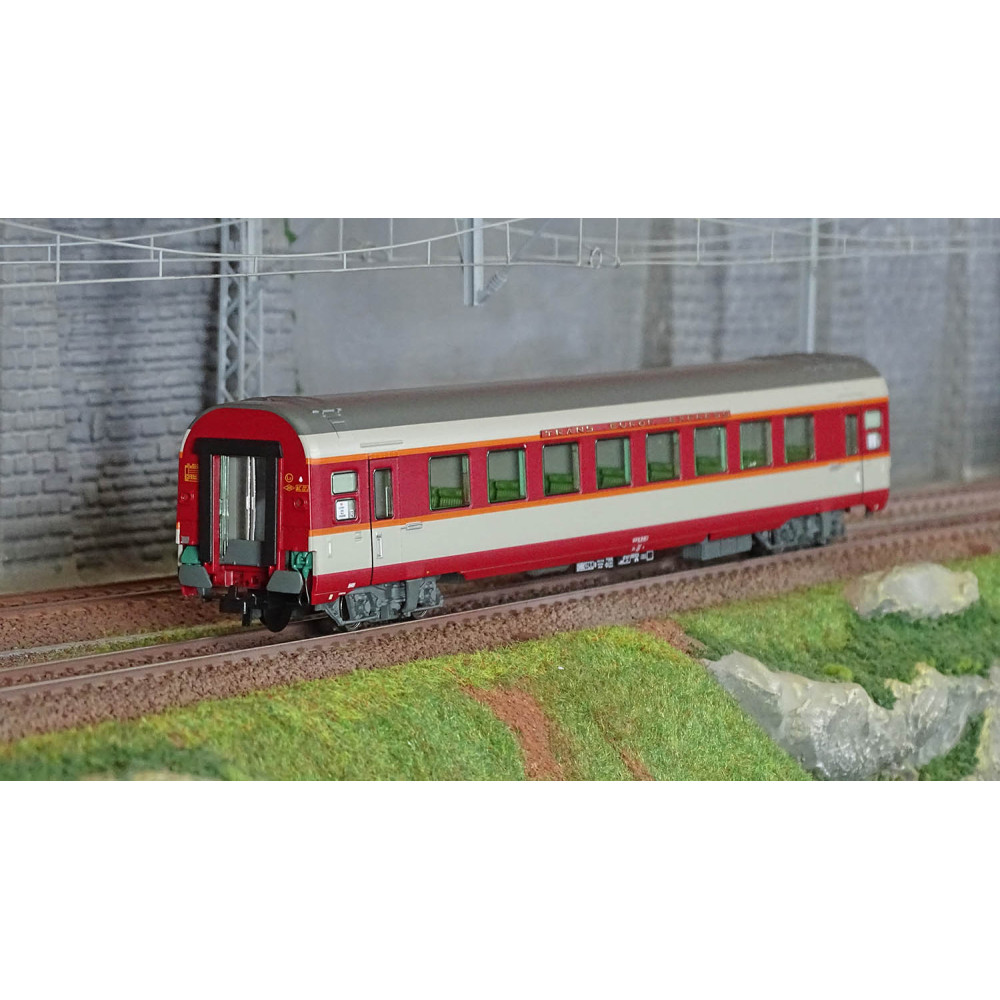Jouef HJ4193 Voiture voyageurs Grand Confort TEE Le Kléber, SNCF, A8u, éclairée Jouef HJ4193 - 1 Jouef HJ4193 Voiture voyageurs Grand Confort TEE Le Kléber, SNCF, A8u, éclairée Jouef HJ4193 - 1