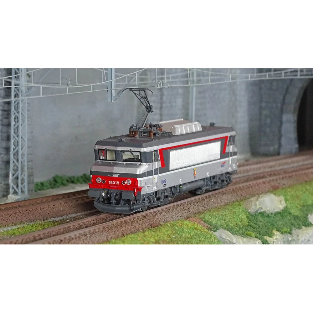 Ls Models 10479S Locomotive électrique BB 15019 SNCF, Corail+, logo Casquette, MONTIGNY LES-METZ, Digitale sonore Ls models Lsm_ Ls Models 10479S Locomotive électrique BB 15019 SNCF, Corail+, logo Casquette, MONTIGNY LES-METZ, Digitale sonore Ls models Lsm_
