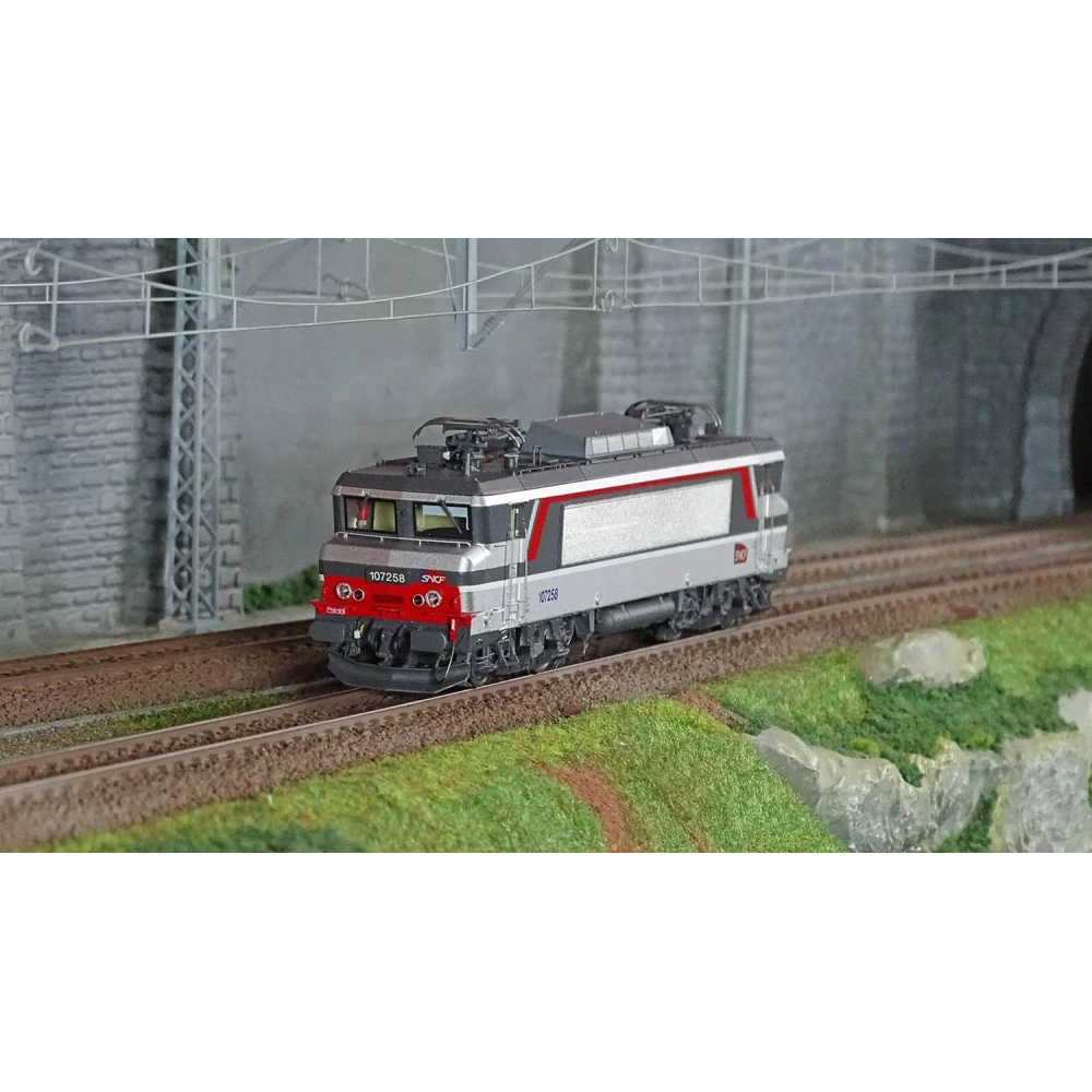 Ls Models 11208S Locomotive électrique BB 1107258 SNCF, Corail+, logo Carmillon, Toulouse, Digitale sonore Ls models Lsm_11208S Ls Models 11208S Locomotive électrique BB 1107258 SNCF, Corail+, logo Carmillon, Toulouse, Digitale sonore Ls models Lsm_11208S