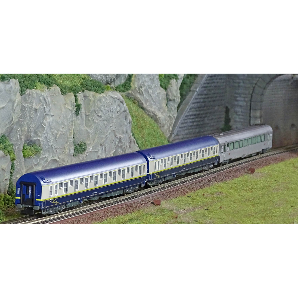 Arnold HN4474 Set de 3 voitures voyageurs "Train Expo", SNCF, 1 voiture-bar et 2 voitures-lits, échelle N Arnold HN4474 - 1 Arnold HN4474 Set de 3 voitures voyageurs "Train Expo", SNCF, 1 voiture-bar et 2 voitures-lits, échelle N Arnold HN4474 - 1