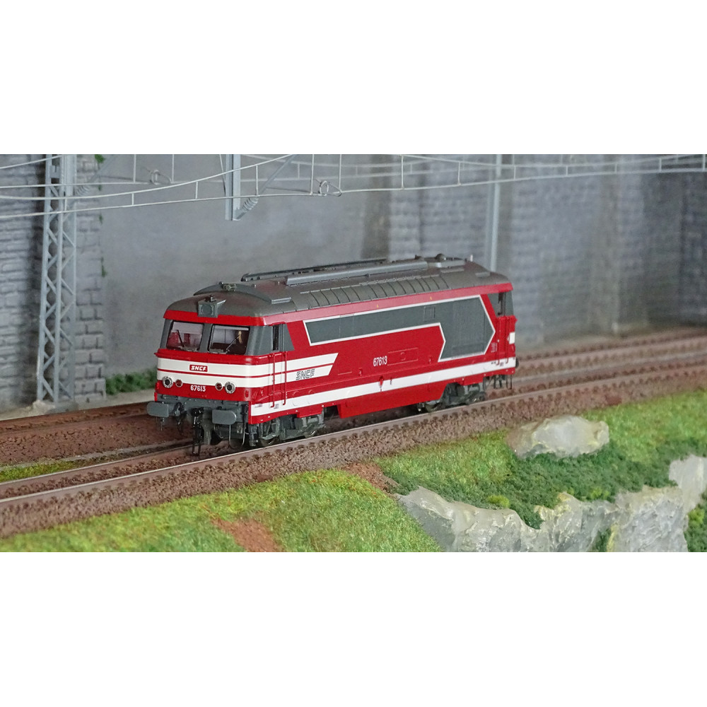 Jouef HJ2464 Locomotive diesel BB 67613, SNCF, livrée rouge Capitole Jouef HJ2464 - 1 Jouef HJ2464 Locomotive diesel BB 67613, SNCF, livrée rouge Capitole Jouef HJ2464 - 1