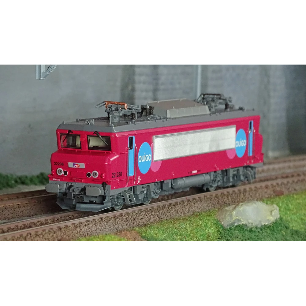 Roco 7520013 Locomotive électrique BB 22238, SNCF, Ouigo, 3 Rails, digitale sonore Roco Roco_7520013 - 1 Roco 7520013 Locomotive électrique BB 22238, SNCF, Ouigo, 3 Rails, digitale sonore Roco Roco_7520013 - 1