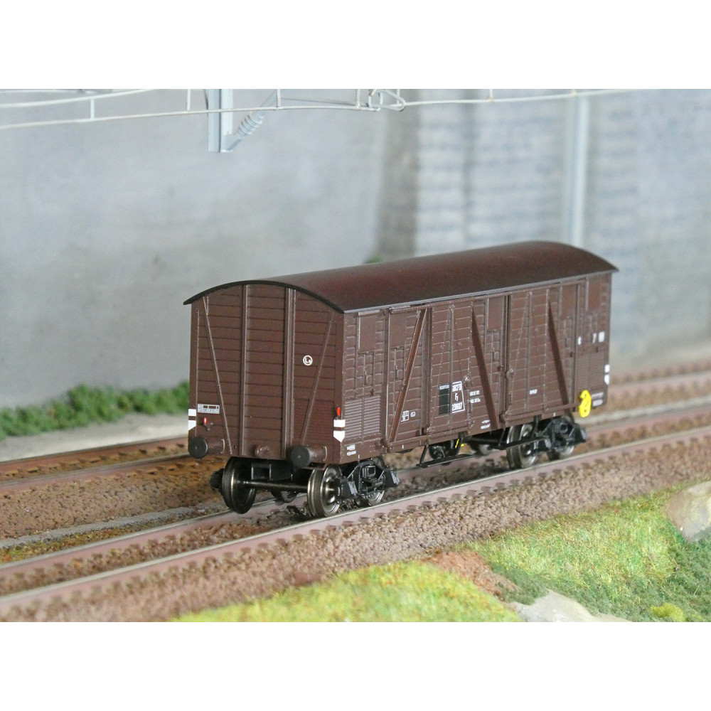 Ree Modeles WB909 Wagon TP Couvert pour Primeurs, 4 portes, SNCF, ep.III Ree Modeles WB-909 - 1 Ree Modeles WB909 Wagon TP Couvert pour Primeurs, 4 portes, SNCF, ep.III Ree Modeles WB-909 - 1