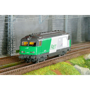Ree Modeles MB241.S Locomotive diesel BB 67471, sans persienne, Livrée FRET, SNCF, dépôt Longueau, digital sonore, fumée Ree Mod