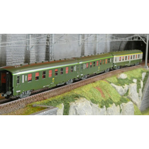 Ree Modeles VB396 Set de 3 voitures voyageurs DEV AO courtes, SNCF, A7x ex B8 / 2x B8 ex-A8, vert 302, ep.IV-V Ree Modeles VB-39