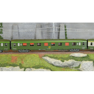 Ree Modeles VB396 Set de 3 voitures voyageurs DEV AO courtes, SNCF, A7x ex B8 / 2x B8 ex-A8, vert 302, ep.IV-V Ree Modeles VB-39