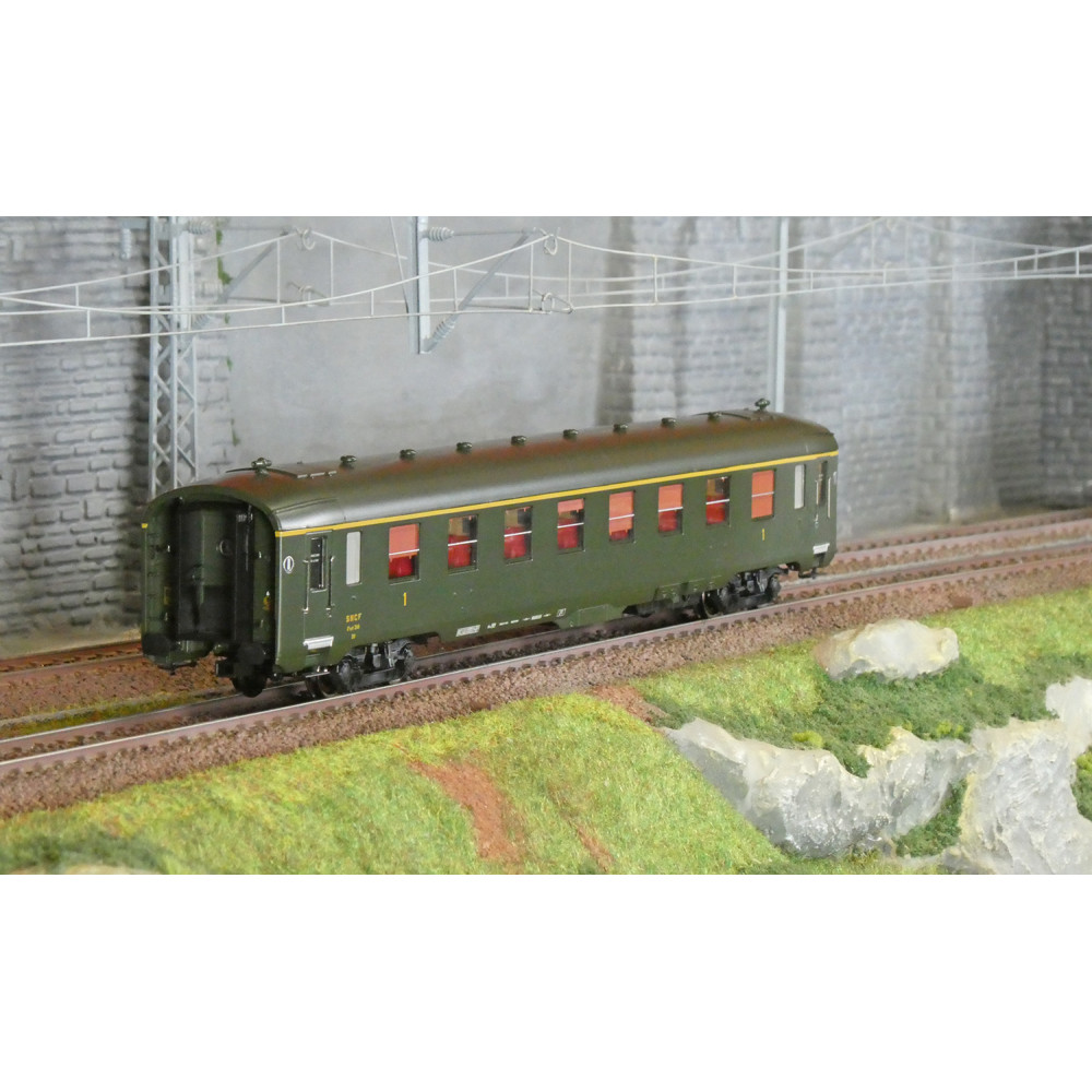 Ree Modeles VB391 Voiture voyageurs DEV AO courte, SNCF, A8 U53, vert 306, ep.III Ree Modeles VB-391 - 1 Ree Modeles VB391 Voiture voyageurs DEV AO courte, SNCF, A8 U53, vert 306, ep.III Ree Modeles VB-391 - 1