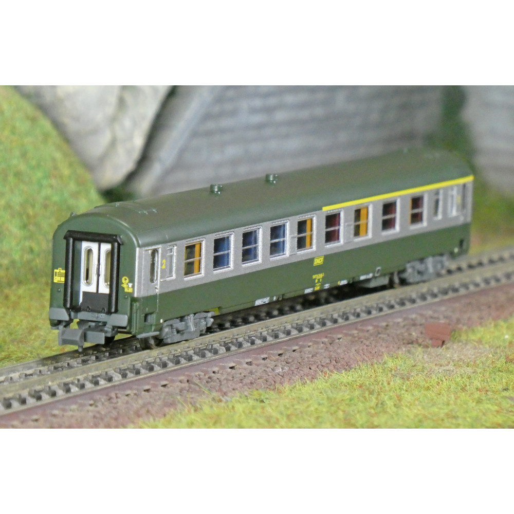 REE Modeles NW259 Voiture voyageurs UIC, SNCF, A4B5 Verte/Alu, logo jaune encadré, ep.IV, N- 1/160 Ree Modeles NW-259 - 1