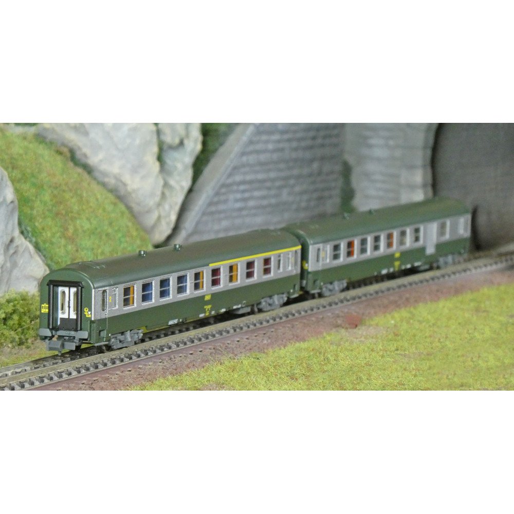 REE Modeles NW261 Set de 2 voitures voyageurs UIC, SNCF, A4B5 et B5D Verte/Alu, logo jaune encadré, ep.IV, N- 1/160 Ree Modeles 