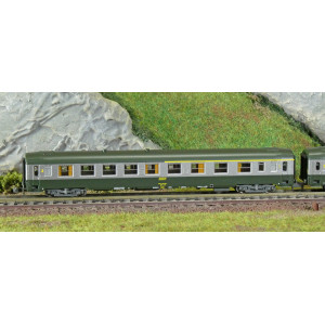REE Modeles NW261 Set de 2 voitures voyageurs UIC, SNCF, A4B5 et B5D Verte/Alu, logo jaune encadré, ep.IV, N- 1/160 Ree Modeles 