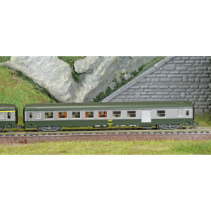 REE Modeles NW261 Set de 2 voitures voyageurs UIC, SNCF, A4B5 et B5D Verte/Alu, logo jaune encadré, ep.IV, N- 1/160 Ree Modeles 