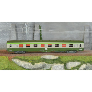 Ree Modeles VB398 Voiture voyageurs DEV AO courte, SNCF, B8 ex-A8 U53, vert 302/gris 804, ep.IV-V Ree Modeles VB-398 - 2