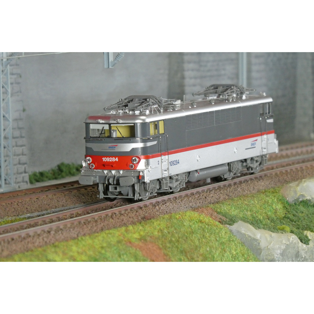 Ree Modeles MB177.S Locomotive électrique BB 9284, SNCF, Multiservices, Tours Saint Pierre, sonore, panthos motorisés Ree Modele Ree Modeles MB177.S Locomotive électrique BB 9284, SNCF, Multiservices, Tours Saint Pierre, sonore, panthos motorisés Ree Modele