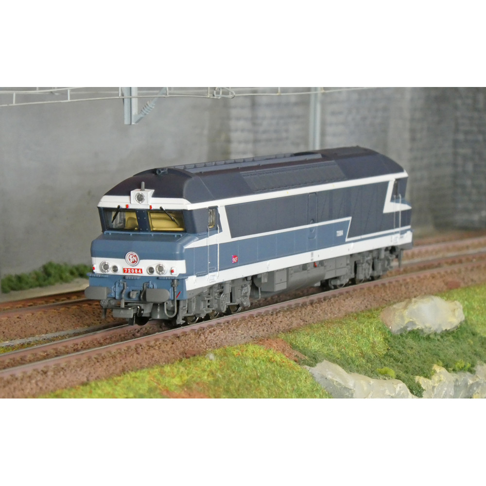 Jouef HJ2622 Locomotive diesel CC 72084, SNCF, livrée bleue, logo Carmillon Jouef HJ2622 - 1 Jouef HJ2622 Locomotive diesel CC 72084, SNCF, livrée bleue, logo Carmillon Jouef HJ2622 - 1