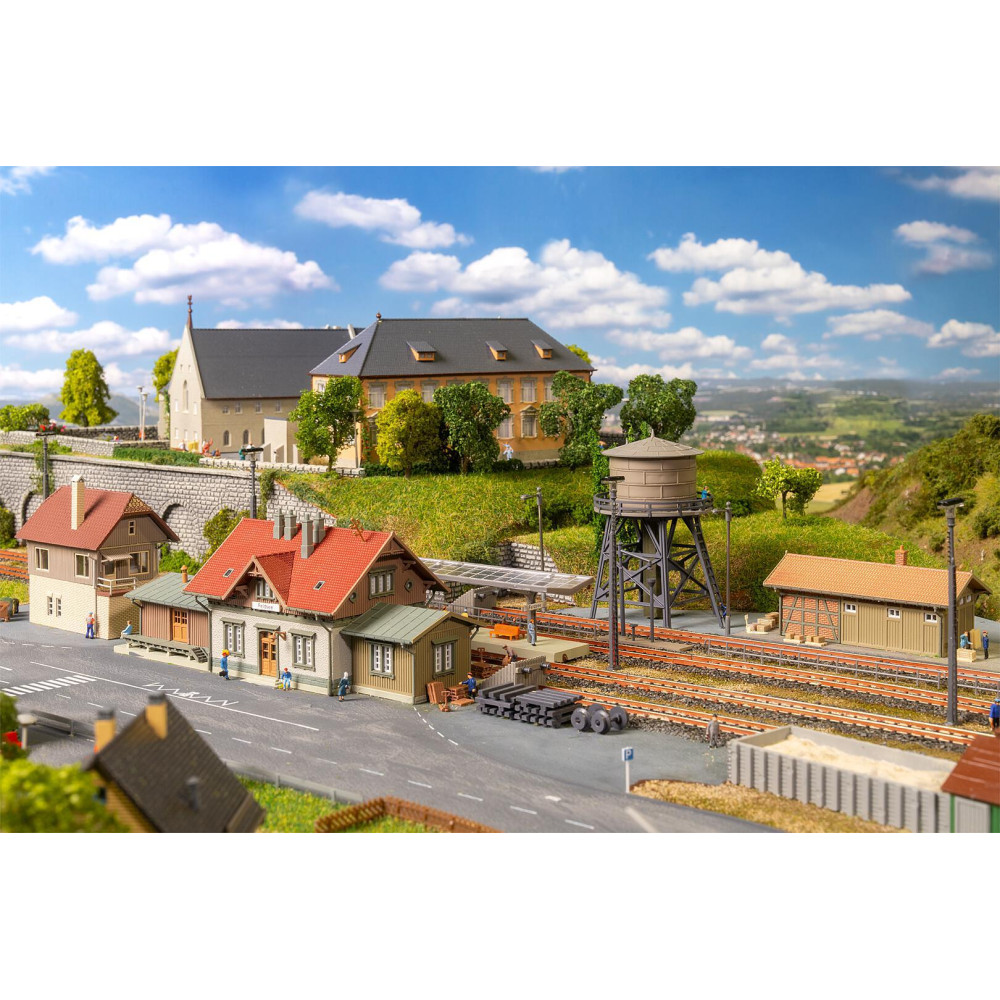 Faller 239011 Maquette, Coffret promotionnel Gare de Feldsee, N - 1/160 Faller Faller_239011 - 1 Faller 239011 Maquette, Coffret promotionnel Gare de Feldsee, N - 1/160 Faller Faller_239011 - 1