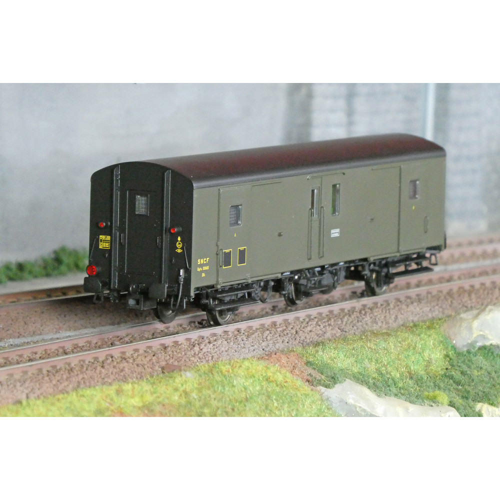Models World 103 Wagon fourgon 3 essieux, PLM, Dqd2m, Vert 306, ep.IIIc-d, feux fin de convoi Models World MW_103 - 1 Models World 103 Wagon fourgon 3 essieux, PLM, Dqd2m, Vert 306, ep.IIIc-d, feux fin de convoi Models World MW_103 - 1