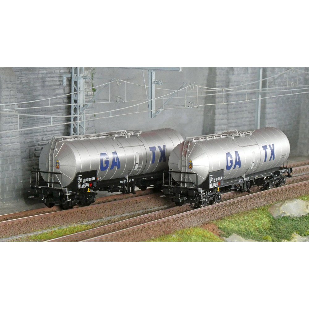 Rivarossi HR6667 Set de 2 wagons citernes à bogies, gris clair, grand logo GATX Rivarossi HR6667 - 1 Rivarossi HR6667 Set de 2 wagons citernes à bogies, gris clair, grand logo GATX Rivarossi HR6667 - 1