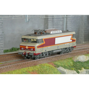 Ls Models 10480S Locomotive électrique BB 15028 SNCF, Béton Arzens, Blason VILLIERS-LE-BEL, Strasbourg, Digitale sonore Ls model
