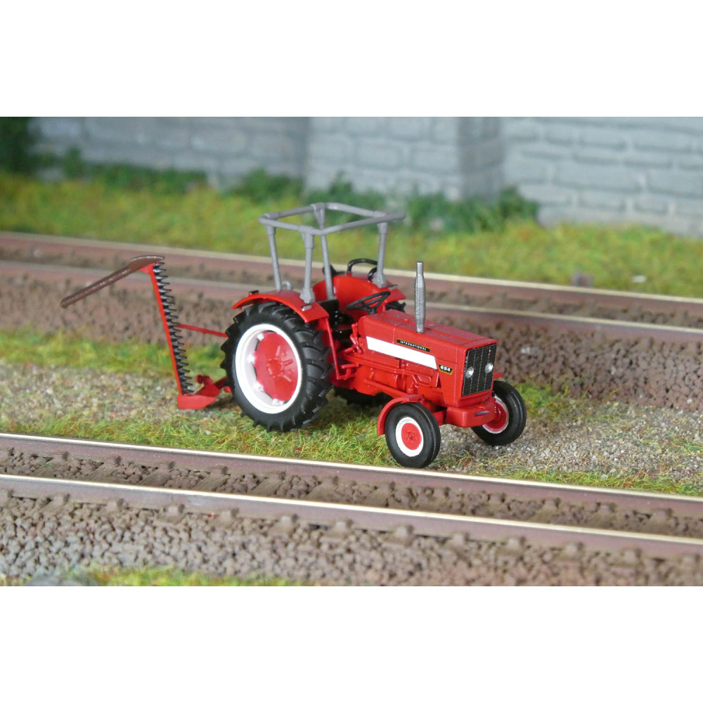 REE Modeles CB182 Tracteur INTERNATIONAL HI 624 avec arceau + Lame de Coupe Ree Modeles CB-182 - 1