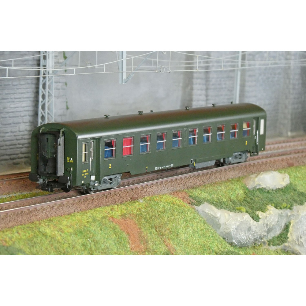 R37 HO42500 Voiture voyageurs USI, Bmyfi 8.3026, bogies Y16, soufflets, Batignolles, éclairée Rail 37 - R37 R37_HO42500 - 1