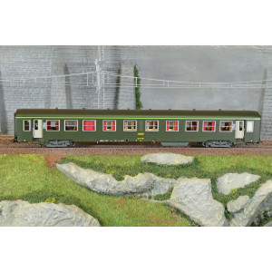 R37 HO42523 Voiture voyageurs USI, B4t4, bogies Y24, Sotteville, éclairée Rail 37 - R37 R37_HO42523 - 2